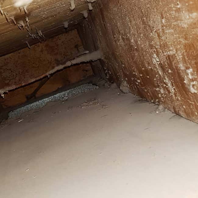 Conduit de ventilation, avant le nettoyage